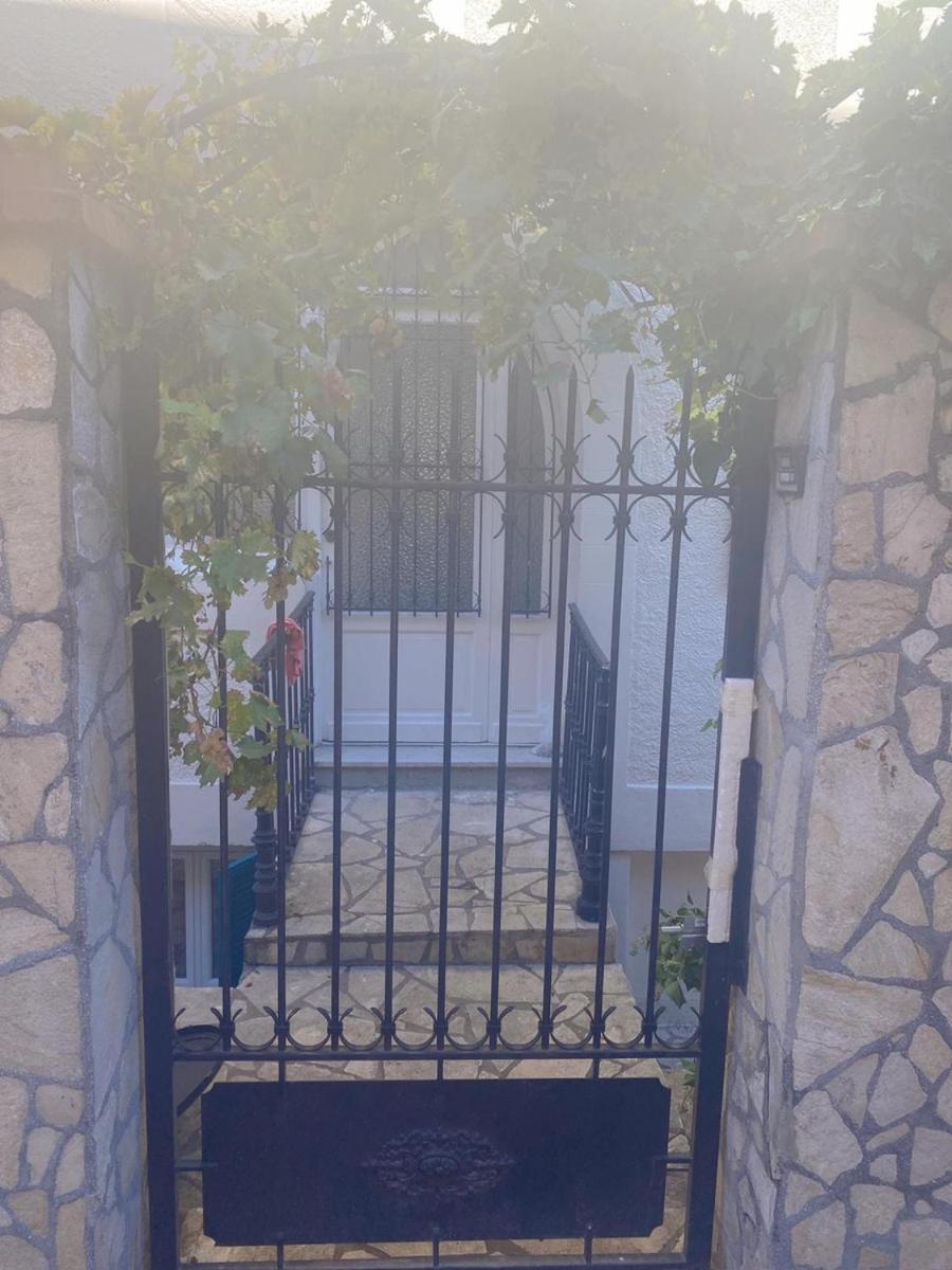 Quiet With Little Garden Apartment Nizza